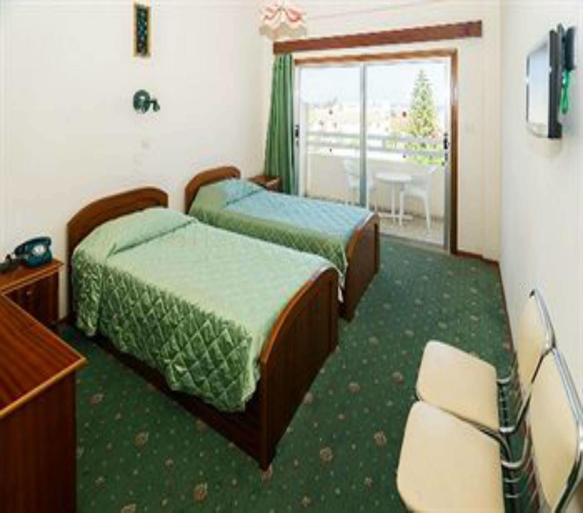 Marion Hotel Polis Room photo